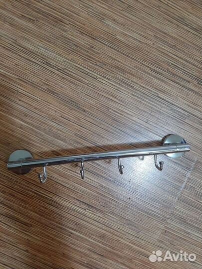 Вешалка для полотенец 4 крючка хром