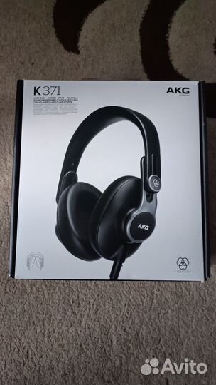 AKG K371