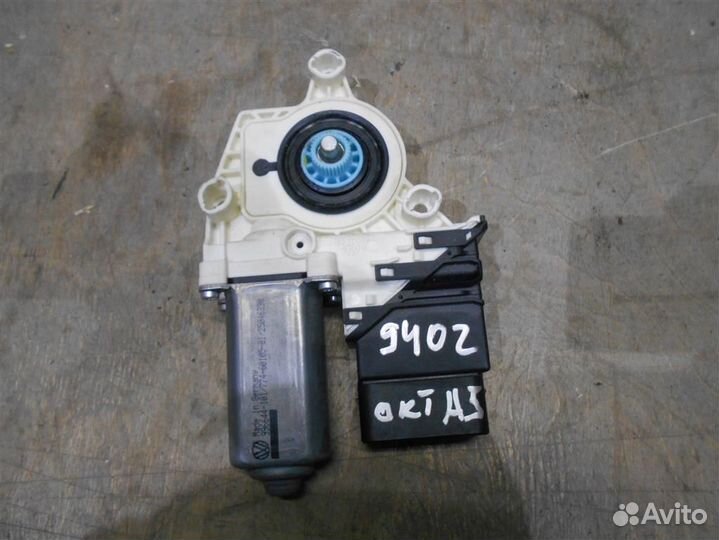 Мотор стеклоподъемника задний правый от Skoda Oct