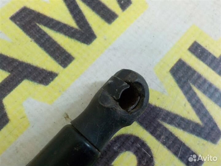 Амортизатор капота Opel Astra H 2004-2014