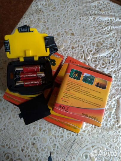 Фонарик налобный новый YJ-666