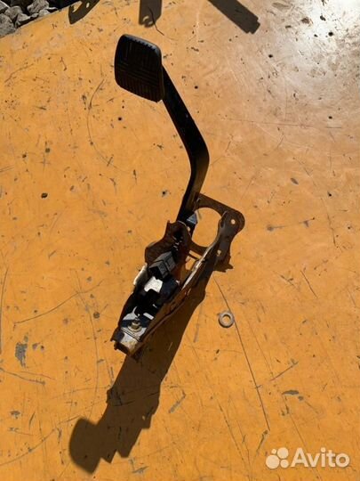 Педаль сцепления Nissan Primera P12 QG16 2001-2008