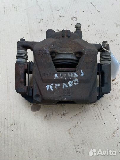 Суппорт передний левый Opel Astra J A16XER 2011