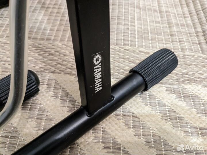 Подставка (стойка) Yamaha для электрогитары