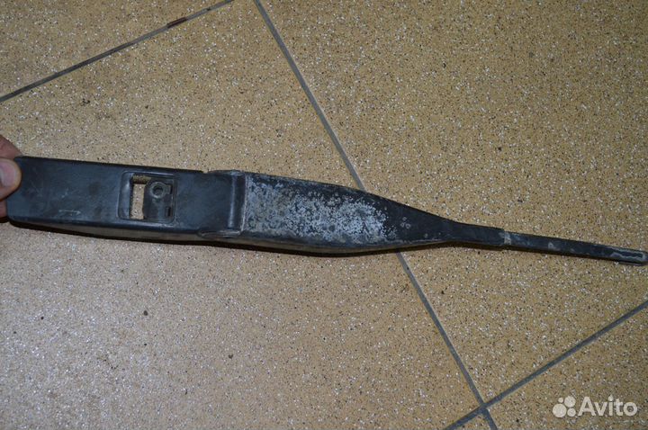 Поводок дворника Mercedes-benz W124