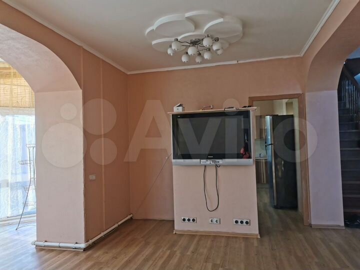 Коттедж 285 м² на участке 12 сот.