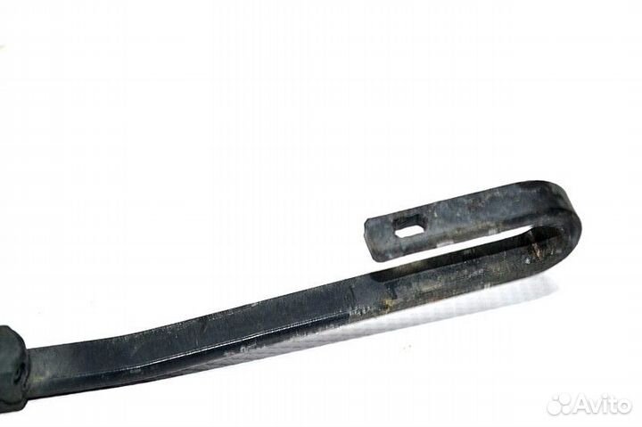 Поводок/Дворникодержатель лобовое стекло, правый D