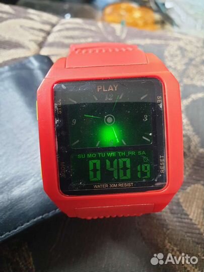 Часы Play, citizen Япония