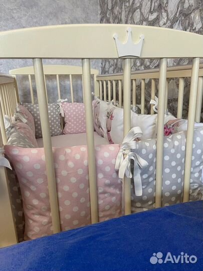 Детская кроватка с маятником