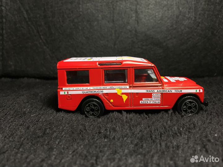 Модель Land Rover 1:43 Bburago