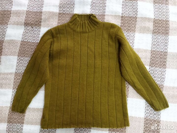 Свитер шерстяной женский