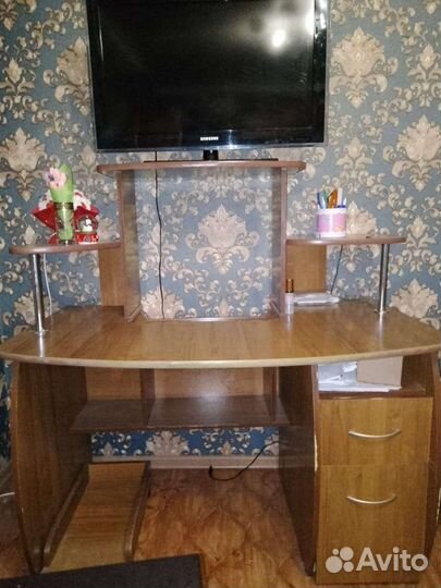 Компьютерный письменный стол