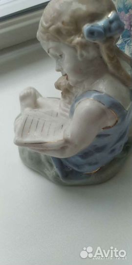 Статуэтка фарфор