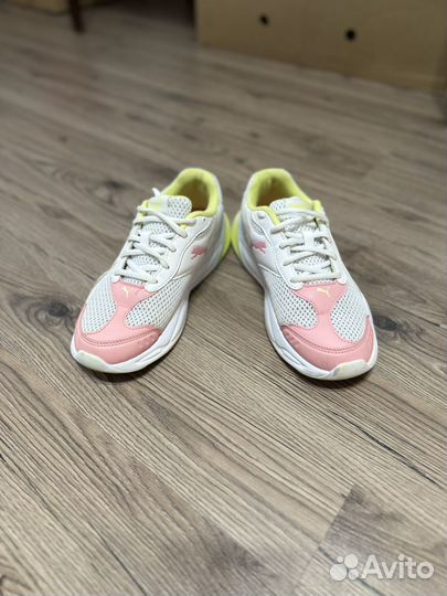 Кроссовки женские