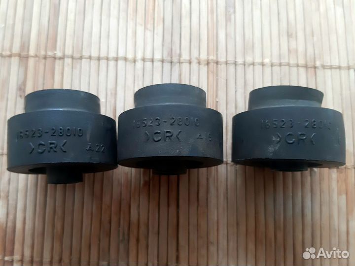 Резиновые втулки радиатора Toyota