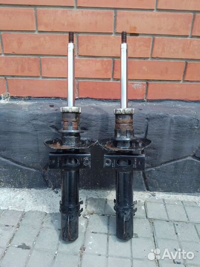 Продам стойки газомасленные передние