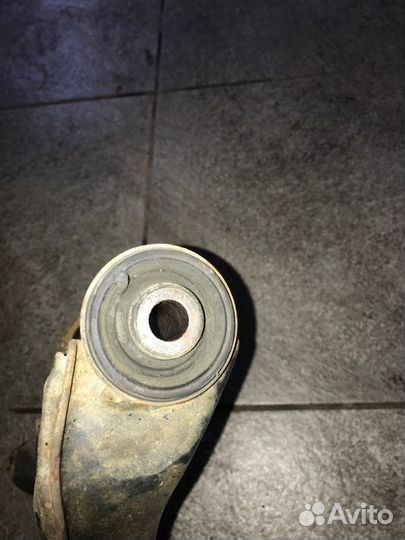 Рычаг передний левый верхний Mitsubichi L200 4N15