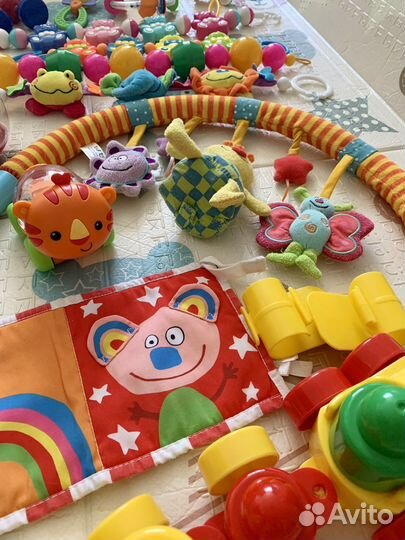 Игрушки для малышей коробкой