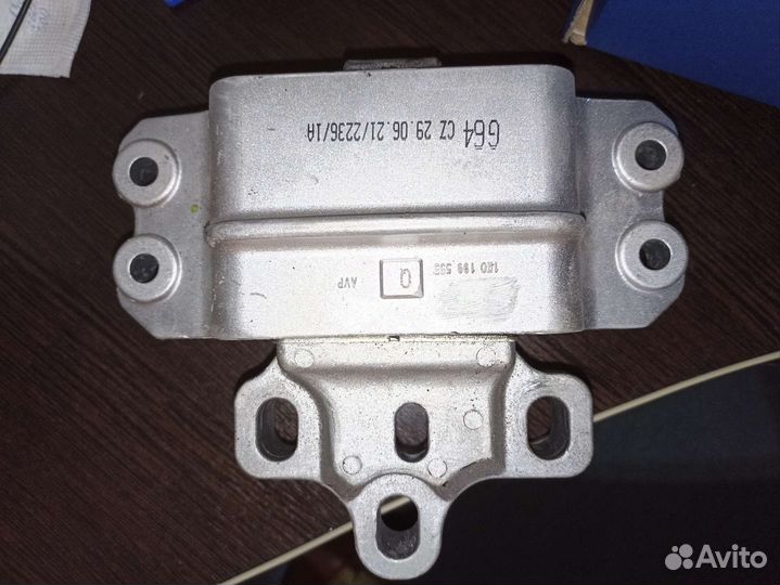 Volkswagen Подушка кпп