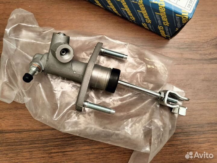 Главный цилиндр сцепления Honda Accord 6