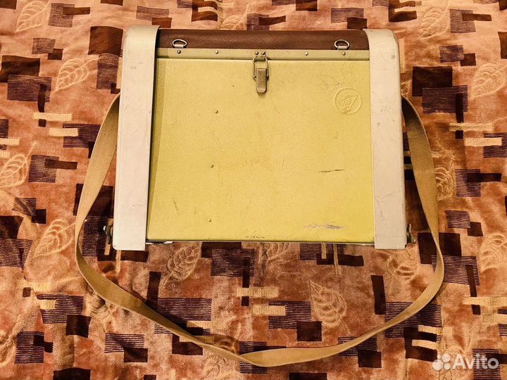 Ящик-Санки для зимней рыбалки с лыжами СССР