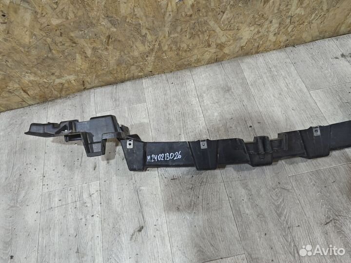 Усилитель переднего бампера Range Rover L322