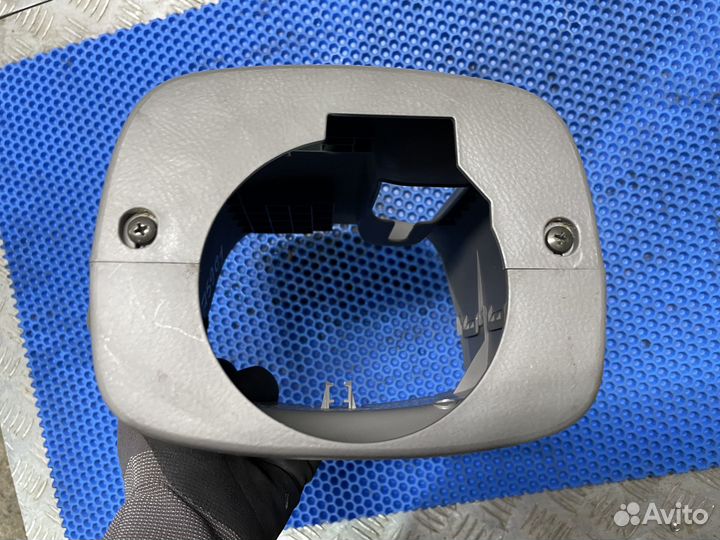 Кожух рулевой колонки Toyota Sienna 2