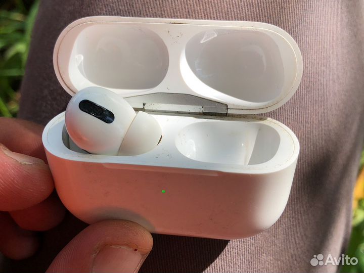 Airpods pro оригинал (левый наушник+кейс)