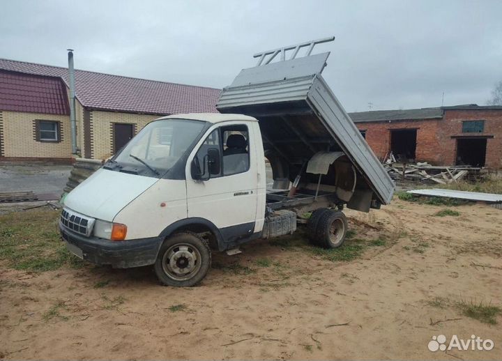 Водитель на газель по городу
