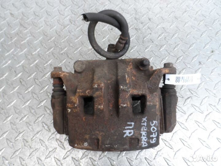 Суппорт передний правый Nissan Xterra N50