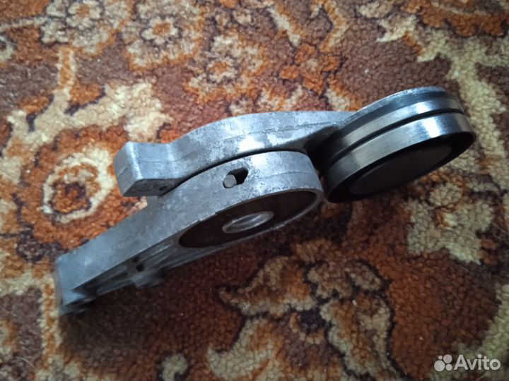 Натяжитель ремня VAG 058903133/D (б/у)