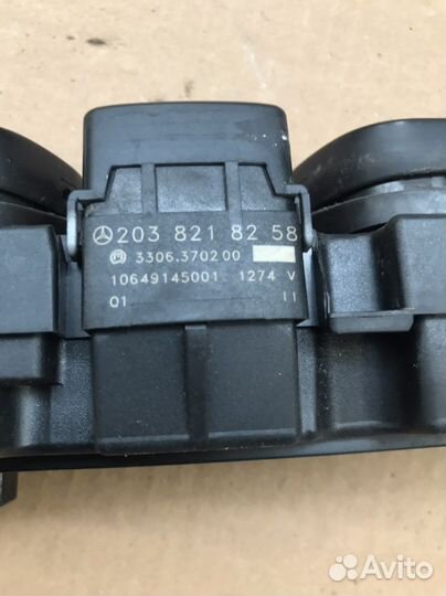 Блок кнопок центральной консоли Mercedes W203(2981