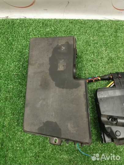 Блок предохранителей моторный Ford Focus 3 хетчбэк