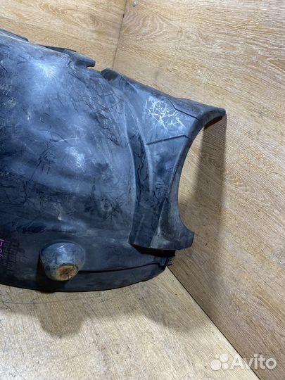 Подкрылок передний левый Mercedes W203 1704232