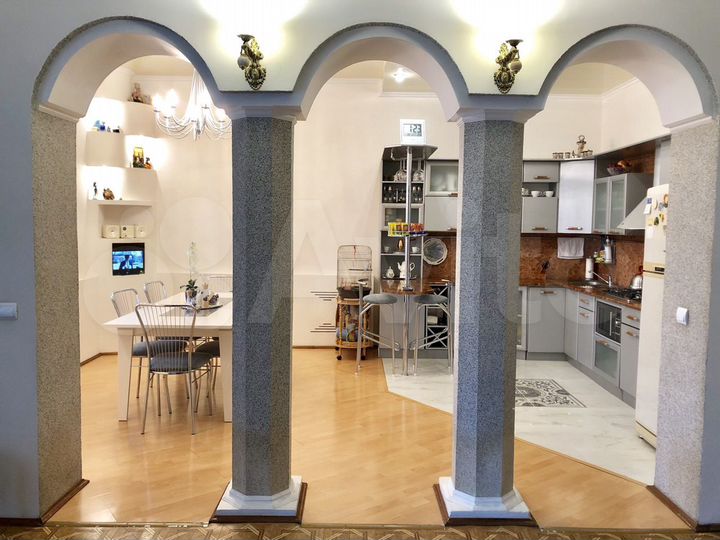 Дом 574,2 м² на участке 4,49 га