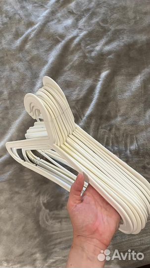 Вешалки плечики IKEA белые