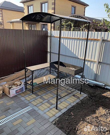Мангал с крышей лофт