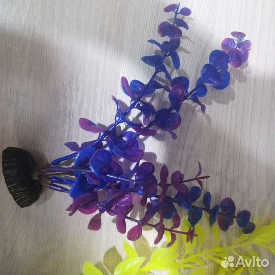 Искусственное растение для аквариума