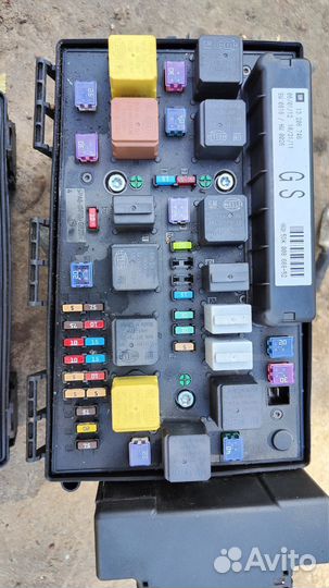 Монтажный блок Zafira B Astra H