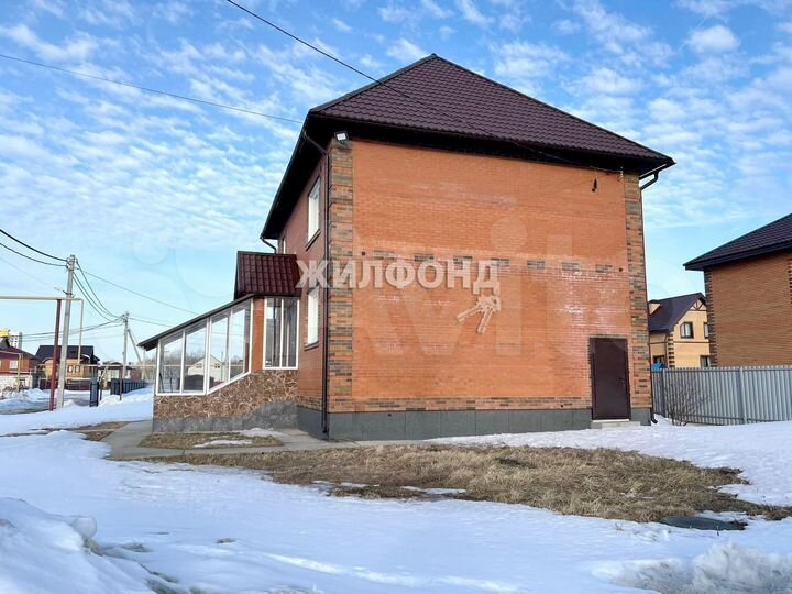 Коттедж 222,4 м² на участке 6 сот.