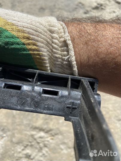 Направлюший стекла задней двери Рендж Ровер Эвок