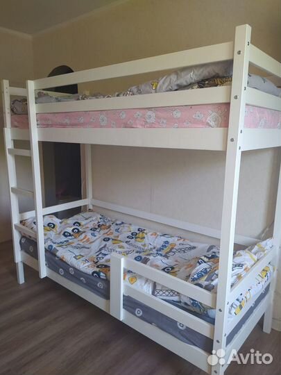 Двуxъяpуcнaя кpовaть