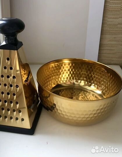 Посуда в золотом цвете