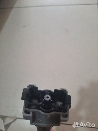 Форсунка омывателя левая Toyota Land Cruiser 200