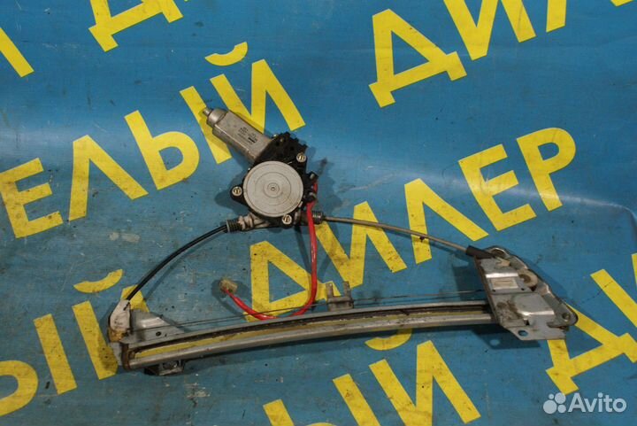 Передний левый стеклоподъемник Mazda 323F BA