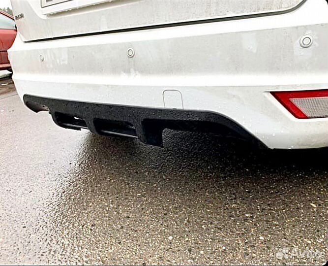 Накладка заднего бампера Zetec S на Ford Focus 2