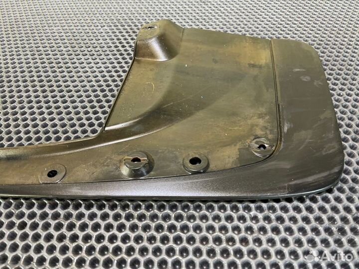 Брызговик лев. перед. Toyota Land Cruiser Prado