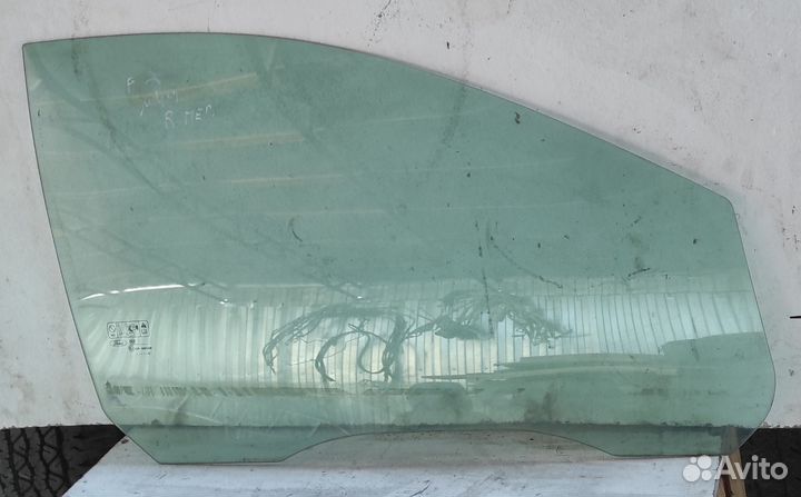 Стекло боковое переднее правое Ford Focus 2