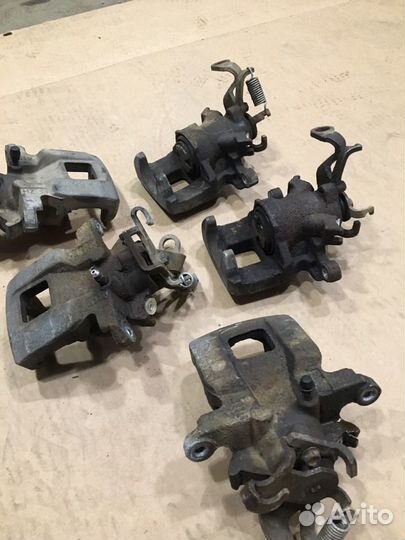 Суппорт тормозной Mitsubishi Outlander 3