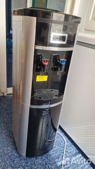 Кулер для воды напольный